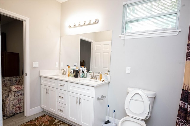 309 E 13th St, Apopka, FL 32703 - full bath featuring double vanity, toilet, and baseboards