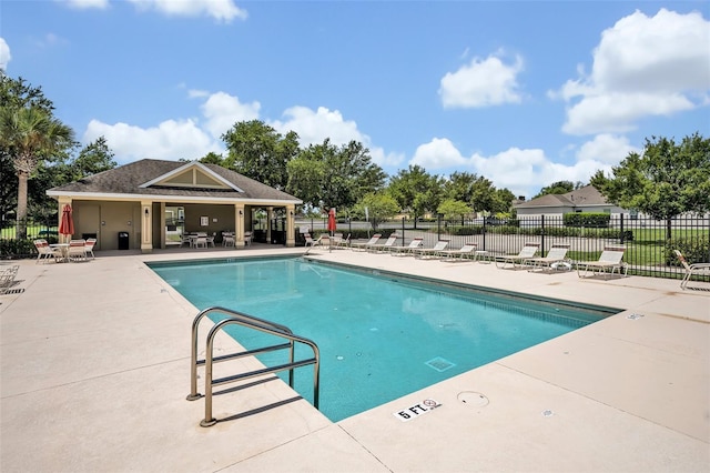 11616 Thacker Dr, Clermont, FL 34711 - community pool with a patio