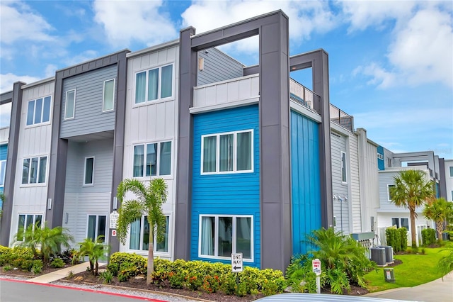 7740 Sandy Ridge Dr Unit 124, Reunion, FL 34747 - view of building exterior featuring central AC unit