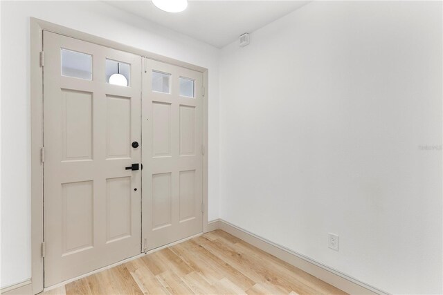 7446 Houston Ct E, Winter Park, FL 32792 - entryway featuring light wood finished floors and baseboards