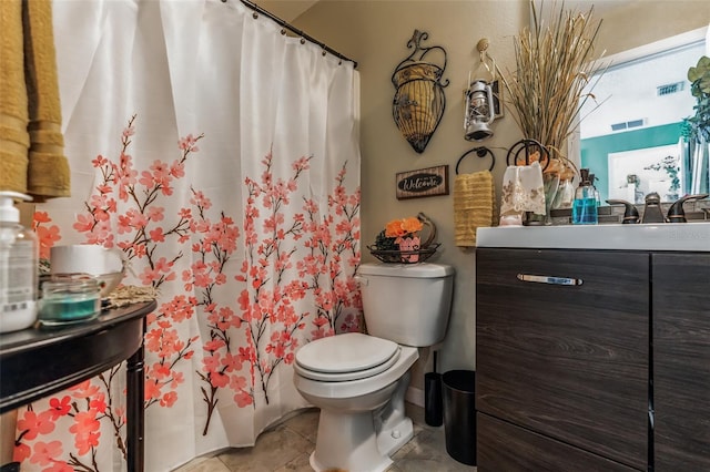 1907 Myakka Ct, Poinciana, FL 34759 - full bath featuring toilet, vanity, and a shower with shower curtain