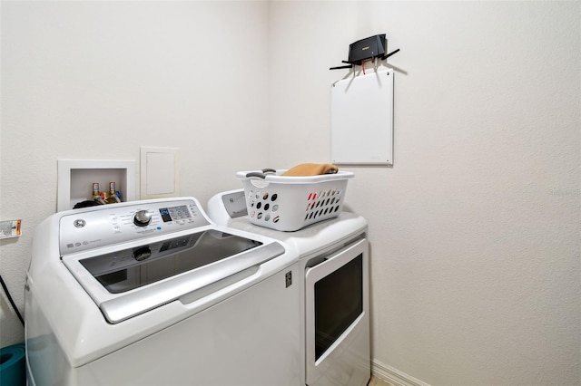 2409 Martins Run, Tavares, FL 32778 - laundry room featuring washer and dryer