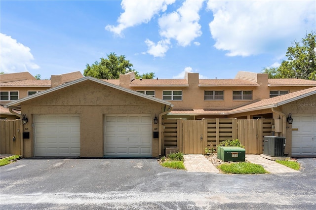 818 Park Lake Cir Unit 10, Maitland, FL 32751 - townhome / multi-family property featuring stucco siding, asphalt driveway, a gate, and an attached garage