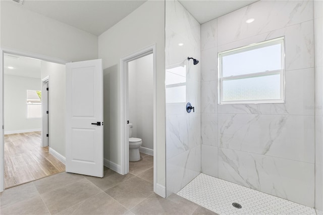 178 Marion Oaks Ln, Ocala, FL 34473 - bathroom featuring a tile shower, toilet, and tile patterned floors