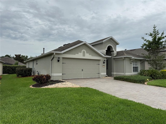 541 Arena Dr, Davenport, FL 33837 - view of front facade with stucco siding, an attached garage, driveway, and a front yard