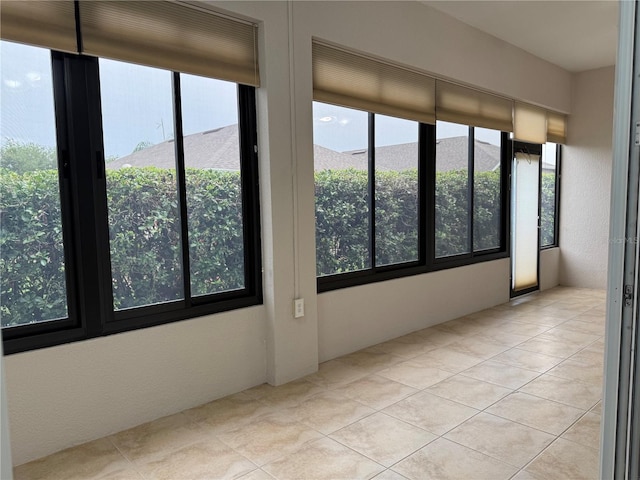 541 Arena Dr, Davenport, FL 33837 - tiled spare room with a textured wall