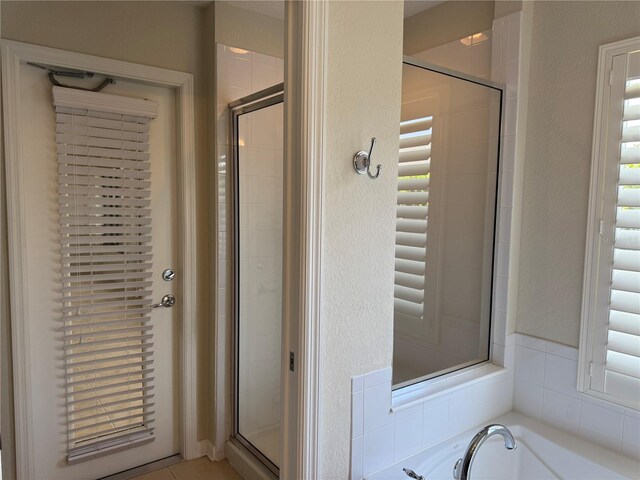 541 Arena Dr, Davenport, FL 33837 - full bath with a shower stall and a bath