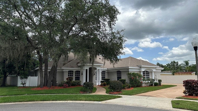 1586 Antoinette Ct, Oviedo, FL 32765 - view of front of home featuring stucco siding, driveway, and roof with shingles
