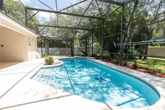 1586 Antoinette Ct, Oviedo, FL 32765 - view of swimming pool featuring a fenced backyard, a lanai, and a patio