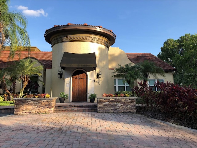 5116 Conroy Rd Unit 411, Orlando, FL 32811 - view of front of home with a tile roof and stucco siding