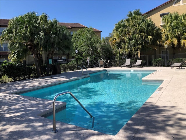 5116 Conroy Rd Unit 411, Orlando, FL 32811 - community pool with a patio