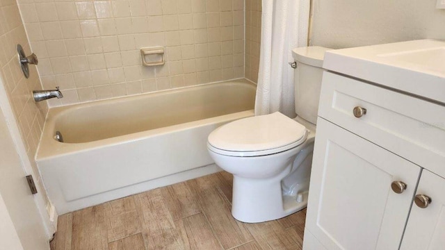6600 121st Ave Unit 5, Largo, FL 33773 - bathroom featuring toilet, wood finished floors, vanity, and shower / bathtub combination with curtain