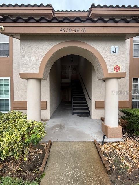 4674 Pembrook Pl Unit J 101, Orlando, FL 32811 - entrance to property featuring stucco siding and a tile roof