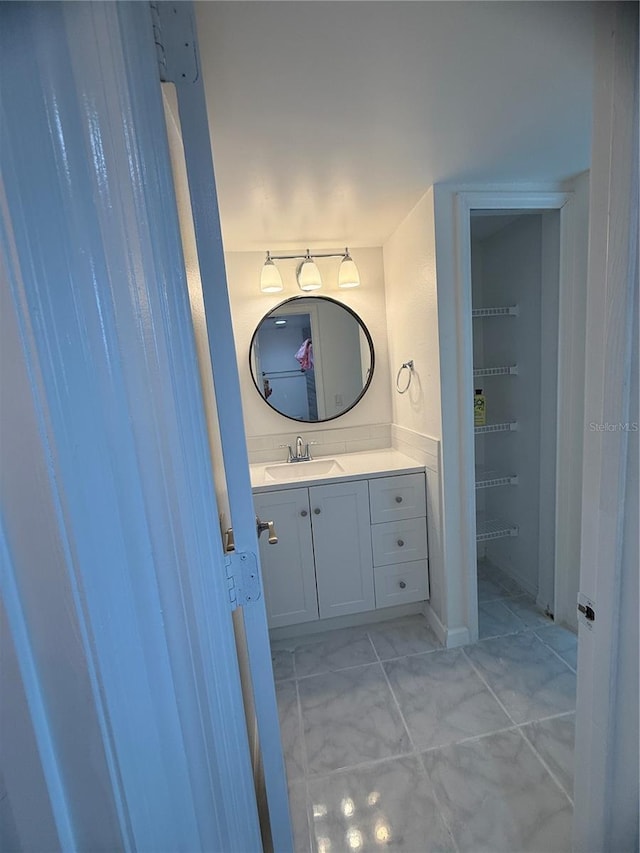 4674 Pembrook Pl Unit J 101, Orlando, FL 32811 - bathroom featuring vanity and tile patterned flooring