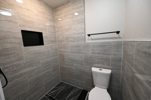 5118 Log Wagon Rd, Ocoee, FL 34761 - bathroom with toilet, marble look tiles, tile walls, and tiled shower