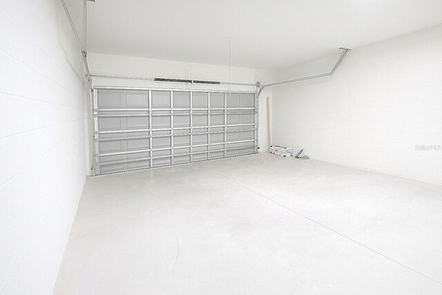 313 Bass Ct, Kissimmee, FL 34759 - view of garage