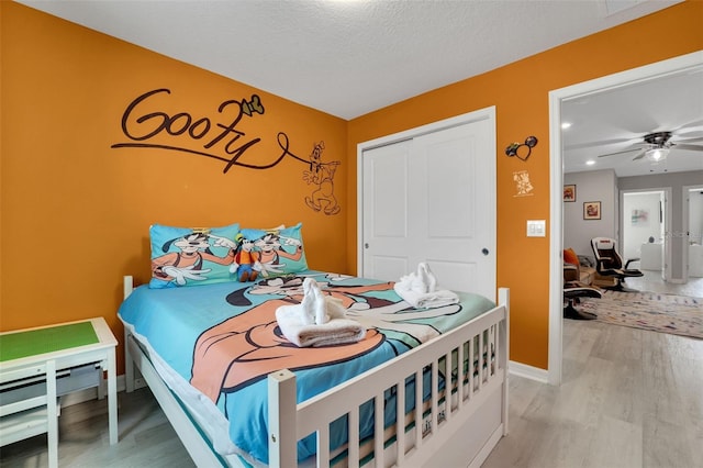 720 Gardenia Ln, Davenport, FL 33897 - bedroom with wood finished floors, a closet, baseboard heating, and recessed lighting