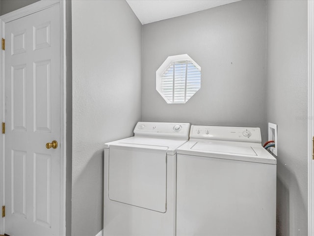 112 Lake Butler Ave, Haines City, FL 33844 - laundry area with washer and dryer
