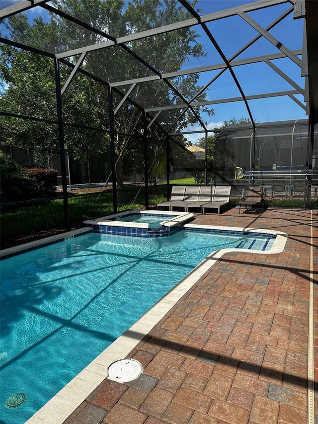 1439 Moon Valley Dr, Davenport, FL 33896 - view of swimming pool featuring a patio, a pool with connected hot tub, and a lanai