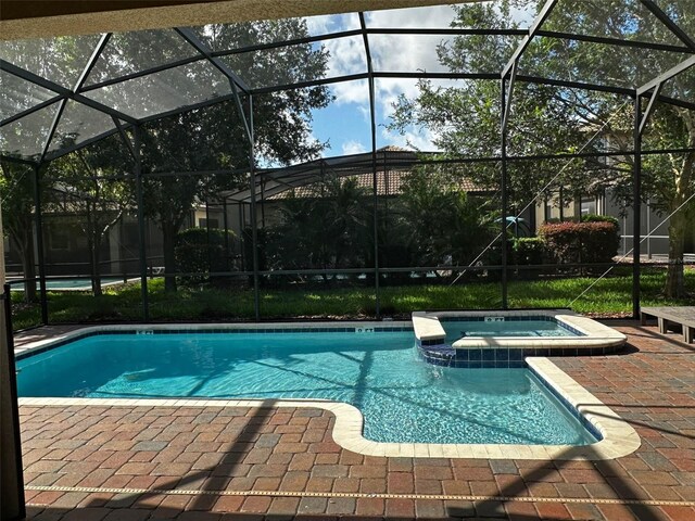 1439 Moon Valley Dr, Davenport, FL 33896 - view of pool with a pool with connected hot tub, a lanai, and a patio