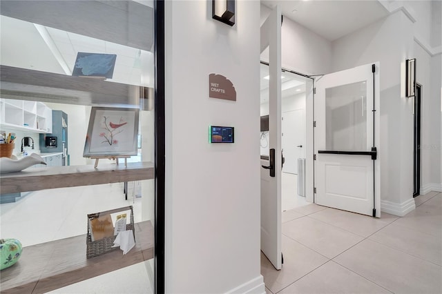 2578 Cliff Way, Saint Cloud, FL 34771 - hallway featuring tile patterned flooring and baseboards
