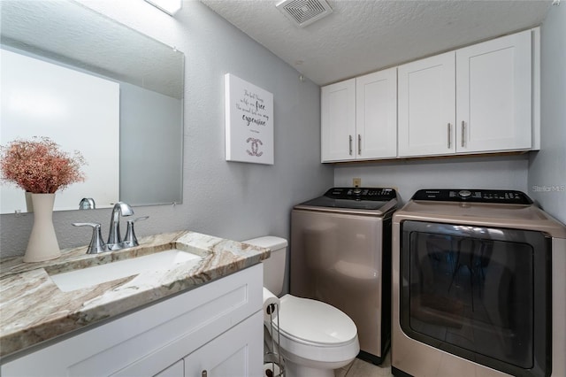 5287 Cypress Ct Unit 724, Orlando, FL 32811 - half bathroom featuring independent washer and dryer, vanity, and a textured ceiling