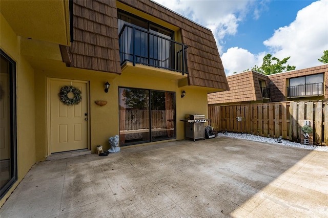 5287 Cypress Ct Unit 724, Orlando, FL 32811 - entrance to property with mansard roof, a patio, and stucco siding