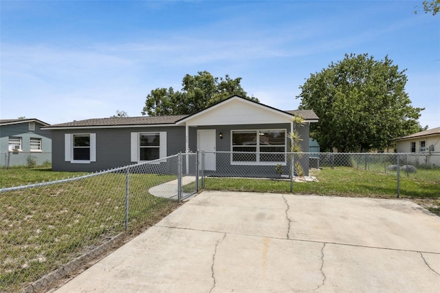 325 Little Aspen Ct, Ocoee, FL 34761 - single story home with a fenced front yard