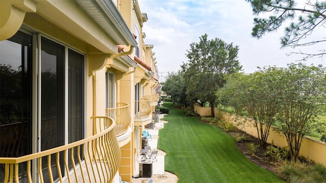 8024 Cool Breeze Dr Unit 132, Orlando, FL 32819 - view of yard