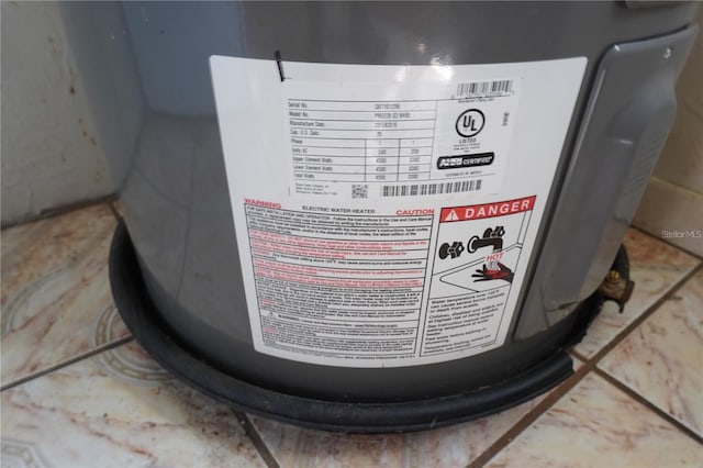 622 Booker, Lake Wales, FL 33853 - detailed view of water heater