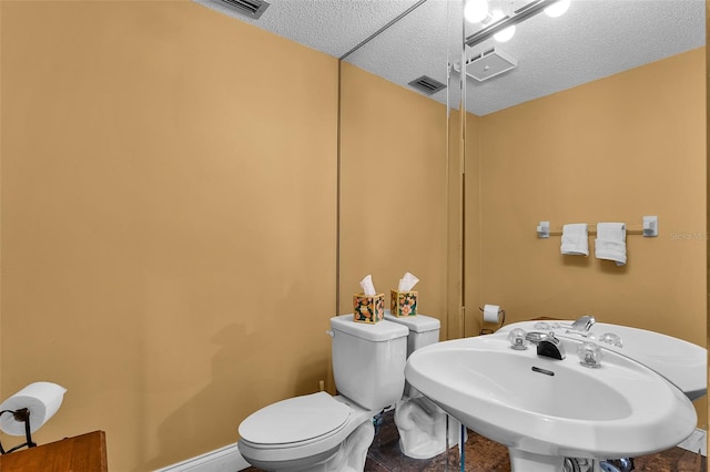 526 Sabal Trail Cir, Longwood, FL 32779 - half bath with toilet and a textured ceiling