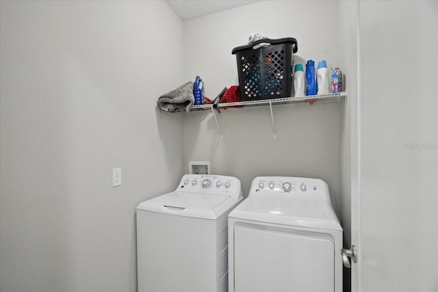 914 Fallon Hills Dr, Haines City, FL 33844 - laundry room with washer and clothes dryer