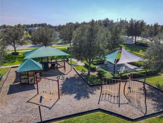 914 Fallon Hills Dr, Haines City, FL 33844 - view of community with a lawn