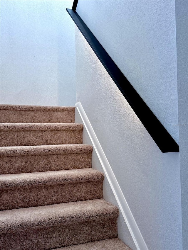 10747 Satinwood Cir, Orlando, FL 32825 - staircase featuring a textured wall