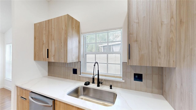10747 Satinwood Cir, Orlando, FL 32825 - kitchen featuring modern cabinets and light brown cabinetry