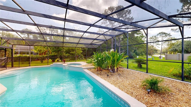 10747 Satinwood Cir, Orlando, FL 32825 - view of pool featuring a yard, a pool with connected hot tub, and a lanai