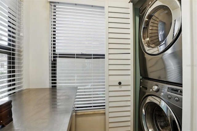 3012 S Semoran Blvd Unit S, Orlando, FL 32822 - laundry area with stacked washing machine and dryer