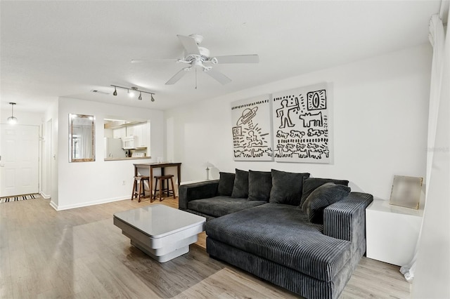 3012 S Semoran Blvd Unit S, Orlando, FL 32822 - living area featuring ceiling fan, wood finished floors, and track lighting