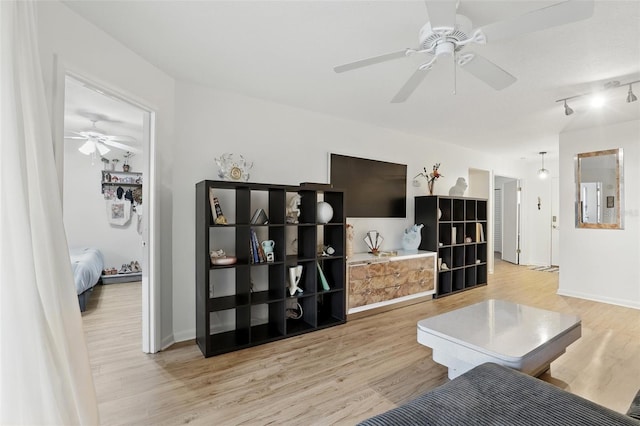 3012 S Semoran Blvd Unit S, Orlando, FL 32822 - living area featuring ceiling fan and light wood finished floors