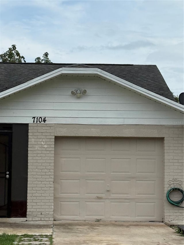 7104 Blue Earth Ct, Orlando, FL 32818 - garage featuring concrete driveway