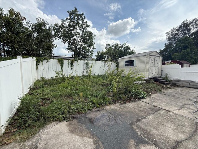 7104 Blue Earth Ct, Orlando, FL 32818 - fenced backyard featuring a patio area