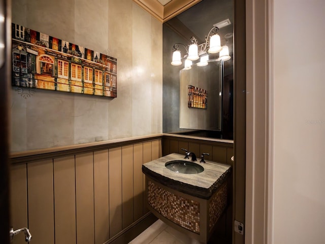11106 Coniston Way, Windermere, FL 34786 - bathroom with a sink, a decorative wall, and a wainscoted wall