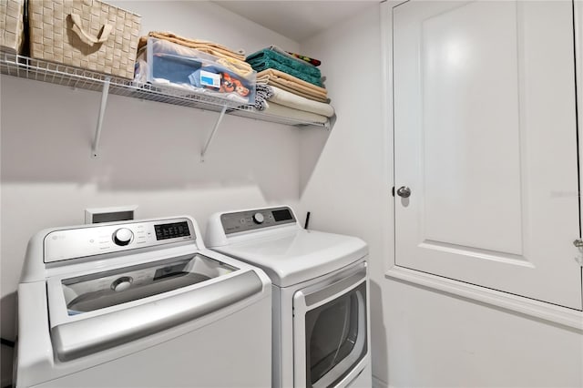 5639 Timber Meadow Way, Saint Cloud, FL 34771 - laundry room with washer and dryer