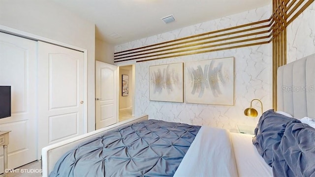 8900 Sydney Ave, Kissimmee, FL 34747 - bedroom with a closet and wallpapered walls