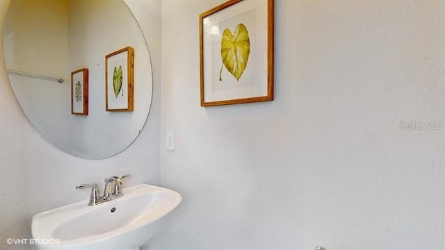 8900 Sydney Ave, Kissimmee, FL 34747 - bathroom with a sink