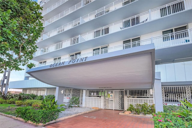 345 Ocean Dr Unit 305, Miami Beach, FL 33139 - view of apartment building / complex