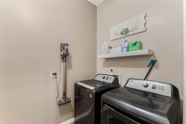1031 Kings Hwy, Kissimmee, FL 34744 - washroom featuring washing machine and clothes dryer and baseboards