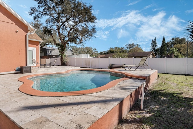 1031 Kings Hwy, Kissimmee, FL 34744 - view of swimming pool with a patio area and a fenced backyard