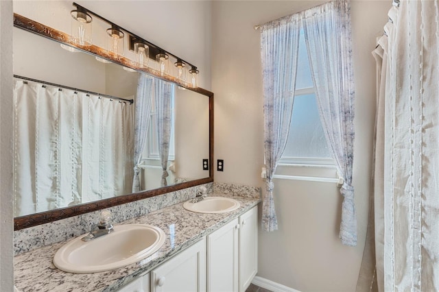 1031 Kings Hwy, Kissimmee, FL 34744 - full bath featuring double vanity