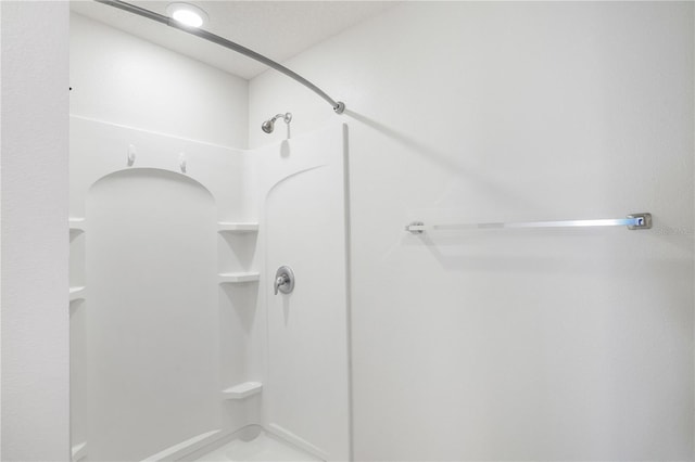 257 Fig Ct, Kissimmee, FL 34759 - full bathroom featuring a shower